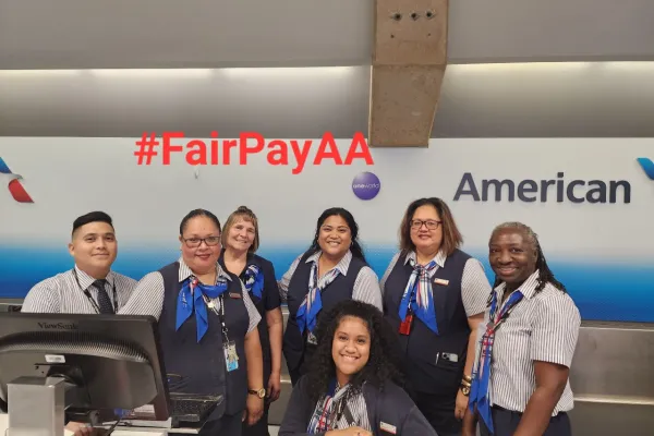 American Airlines agents stand in solidarity 