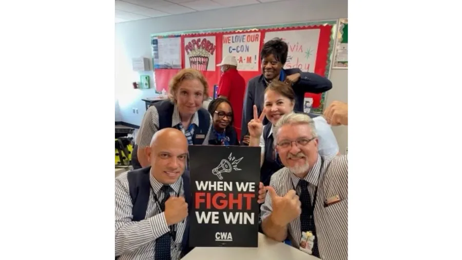 American Airlines agents stand in solidarity